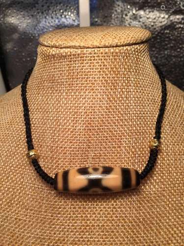 Cinnabar tiger tooth third day beadWealth of bead is the god...