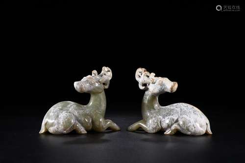 Old hetian jade carved auspicious deer furnishing articles o...