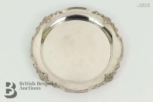 Elizabeth II silver card tray, approx 20 x 20 cms, approx 35