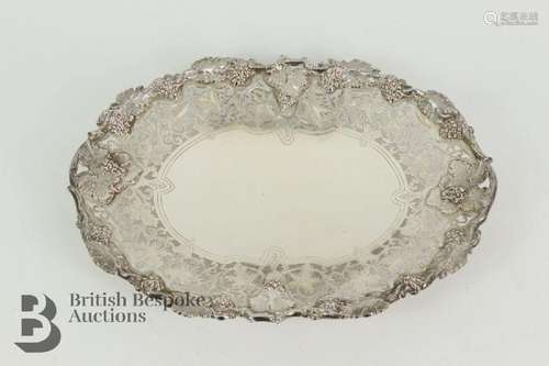 Elizabeth II silver oval dish, with pierced gallery, Sheffie