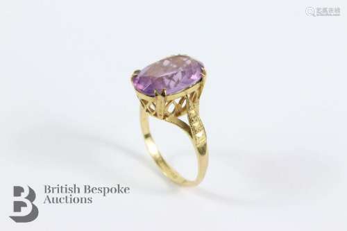 9ct gold amethyst ring, measuring 14 x 10mm, size O, approx