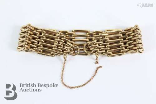 9ct gold gate-link bracelet. The bracelet measuring 175mm x