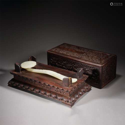 A CARVED JADE RUYI SCEPTRE WITH BOX