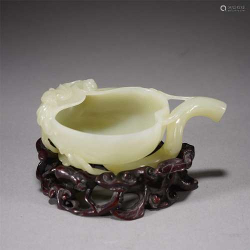 A CHINESE CARVED JADE BRUSH WASHER