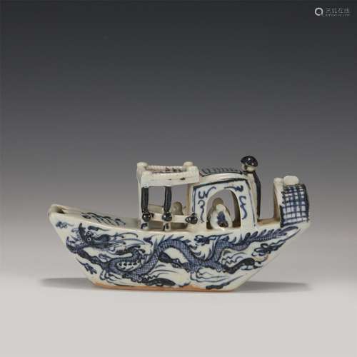 A CHINESE BLUE AND WHITE PORCELAIN BOAT DECORATIONS