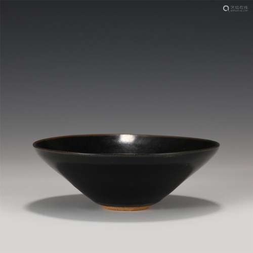 A CHINESE JIZHOUYAO PORCELAIN BOWL