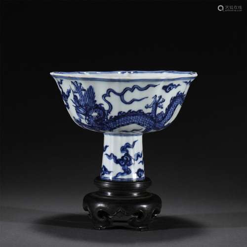 A BLUE AND WHITE PORCELAIN STEM-BOWL,XUANDE