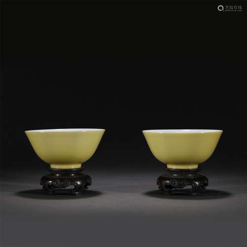 A PAIR OF YELLOW GLAZE PORCELAIN BOWLS,QIANLONG