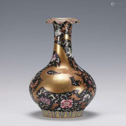 A CHINESE FAMILLE ROSE DRAGON PATTERN PORCELAIN VASE,YONGZHE...