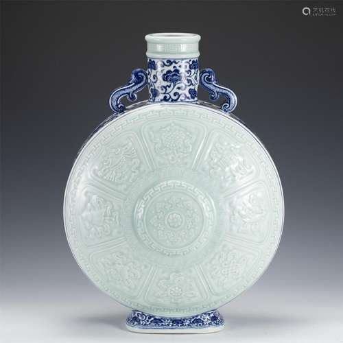 A CELADON GLAZED BLUE AND WHITE PORCELAIN FLASK MOON VASE,QI...