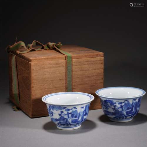 A PAIR OF BLUE AND WHITE FIGURE STORY PORCELAIN CUPS,QING