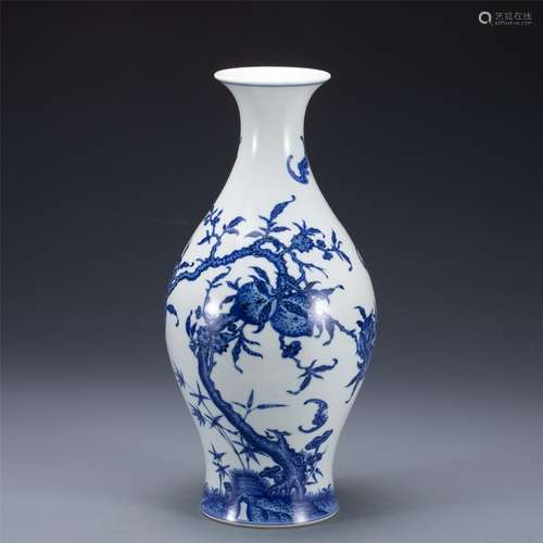 A BLUE AND WHITE PORCELAIN VASE,QING