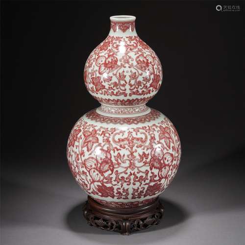 A RED UNDERGLAZED PORCELAIN DOUBLE GOURDS VASE,QING