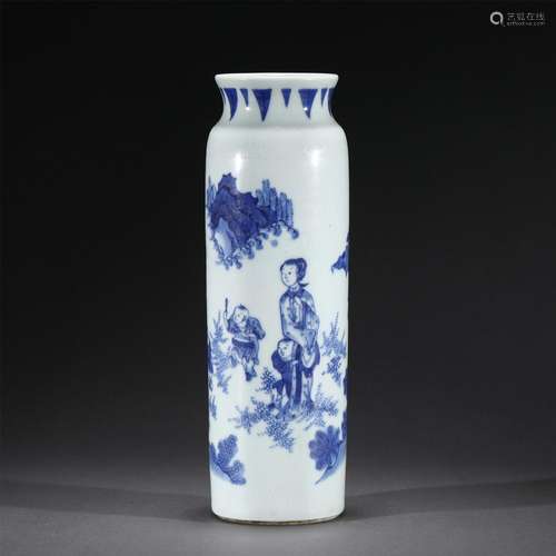 A BLUE AND WHITE PORCELAIN VASE,MING