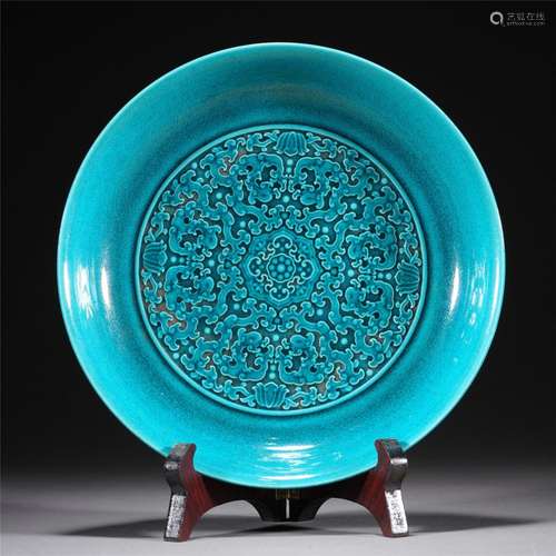 A MALACHITE GREEN GLAZE PORCELAIN FLOWER DISH,QING