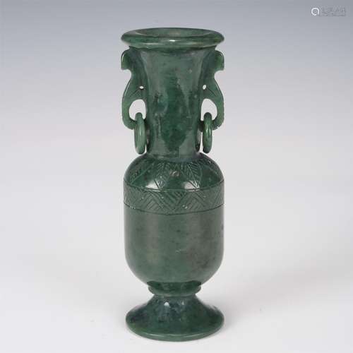 A CHINESE CARVED SPINACH GREEN JADE VASE