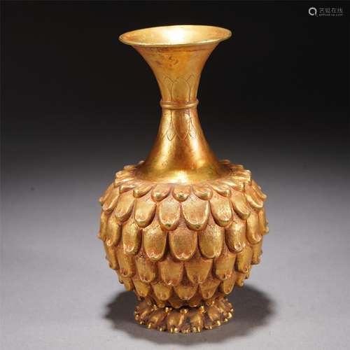 A GILT BRONZE VIEWS VASE,QING