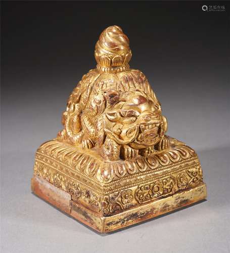 A CHINESE BRONZE-GILT BEAST SEAL