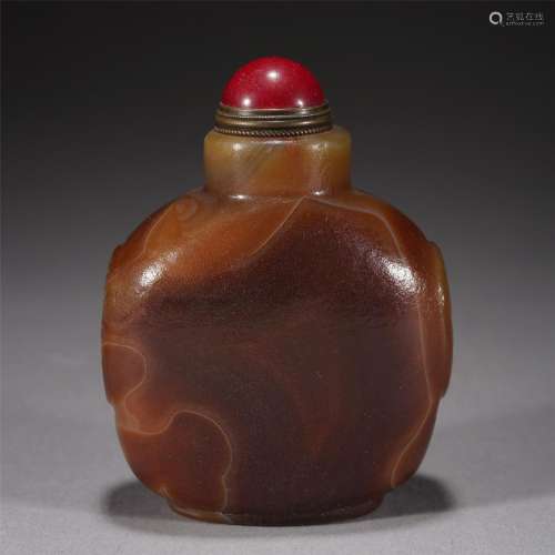 A CHINESE CARVED AGATE SNUFF BOTTLE