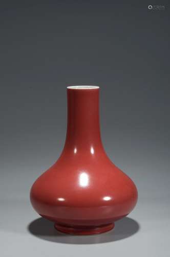 A RED GLAZE VASE