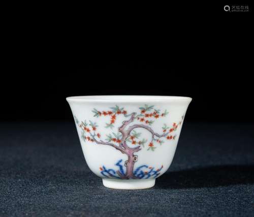 A MULTICOLORED FLOWER CUP,MARK OF KANGXI PERIOD,QING DYNASTY