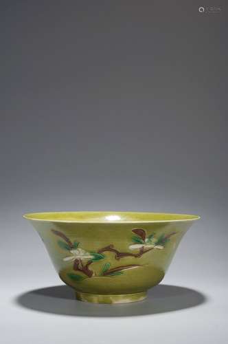 A TRI-COLORED FLOWER BOWL