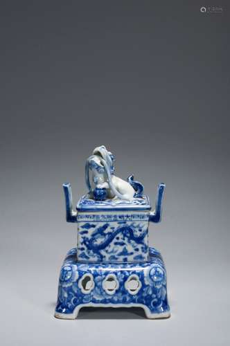 A BLUE AND WHITE DRAGON CENSER