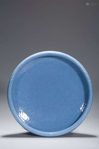 A SKY-BLUE GLAZE DISH WITH INCISED DRAGON PATTERNED