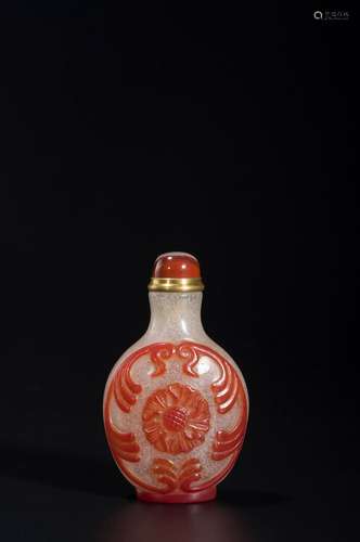 A RED-OVERLAY OPAQUE WHITE GLASS SNUFF BOTTLE