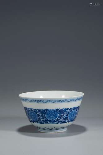 A BLUE AND WHITE PEONY BOWL