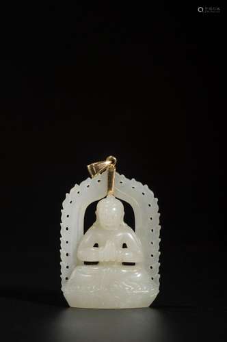 A WHITE JADE BUDDHD STATUE