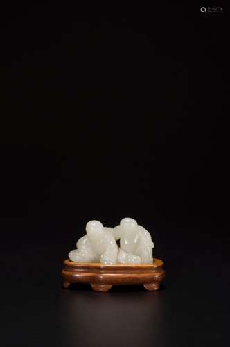 A WHITE JADE TWO IMMORTALS ORNAMENT