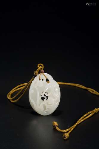 A WHITE JADE PENDANT