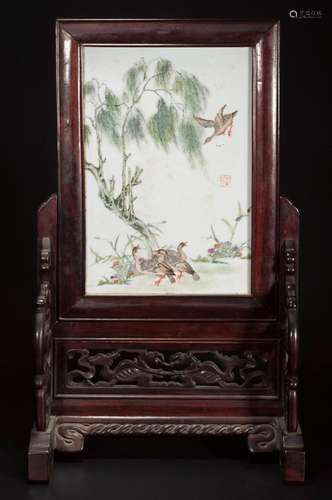 A ROSE-WOOD INLAID BLUE AND WHITE PORCELAIN BOARD SCREEN