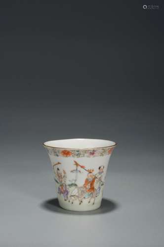 A FAMILLY-ROSE CHILD PATTERNED CUP