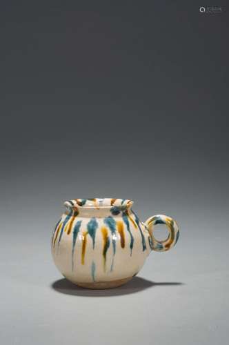 A TRI-COLORED GLAZE CUP