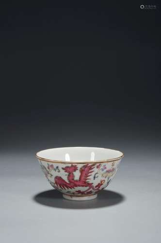 A FAMILLY-ROSE PHOENIX PATTERNED BOWL