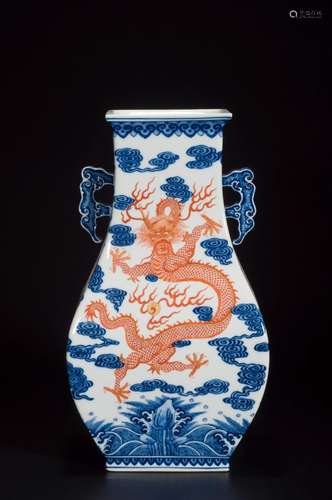 A BLUE AND WHITE CLOUD AND DRAGON PATTERNED VASE,QIANLONG PE...