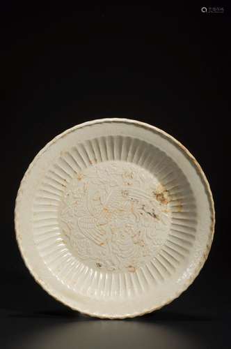 A XING-KILN PHOENIX DISH