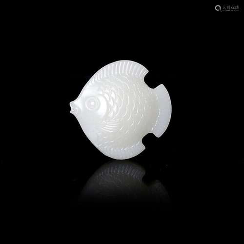 Chinese Natural Hetian Jade Hand-Carved Exquisite Fish Penda...