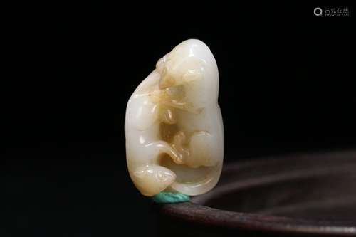 Hetian jade double huan carvings, the quality of the jade is...