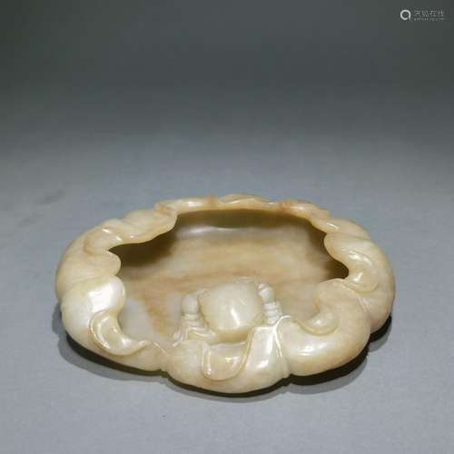 Hetian jade lotus writing brush washerSize: 13 * 11 * 3.4 cm...