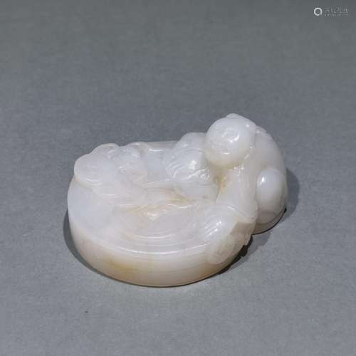 Hetian jade the lad bats coin furnishing articlesSize: 6.8 *...