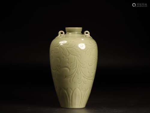 The kiln carved plum bottleSize: size: 22 cm diameter 4.8 cm...