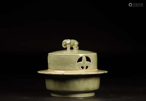 Longquan celadon aromatherapySize: size: 14.1 cm high bottom...
