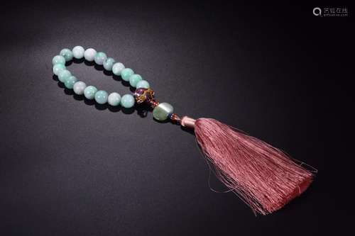 : palace jade beadsBead diameter 1.6 cm weighs 147 gHolding ...