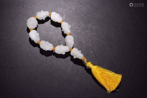 Hetian jade relief hand stringBead diameter 2.7 cm wide and ...