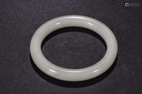 Hetian jade braceletOutside diameter 7 cm inner diameter 5.3...