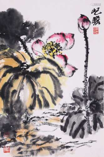 CHINESE SCROLL PAINTING OF LOTUS SIGNED BY ZHU QIZHAN