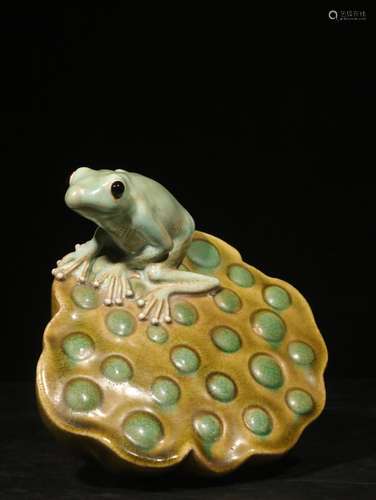 . Beautiful SAN shek wan hang glazed frog lotus furnishing a...